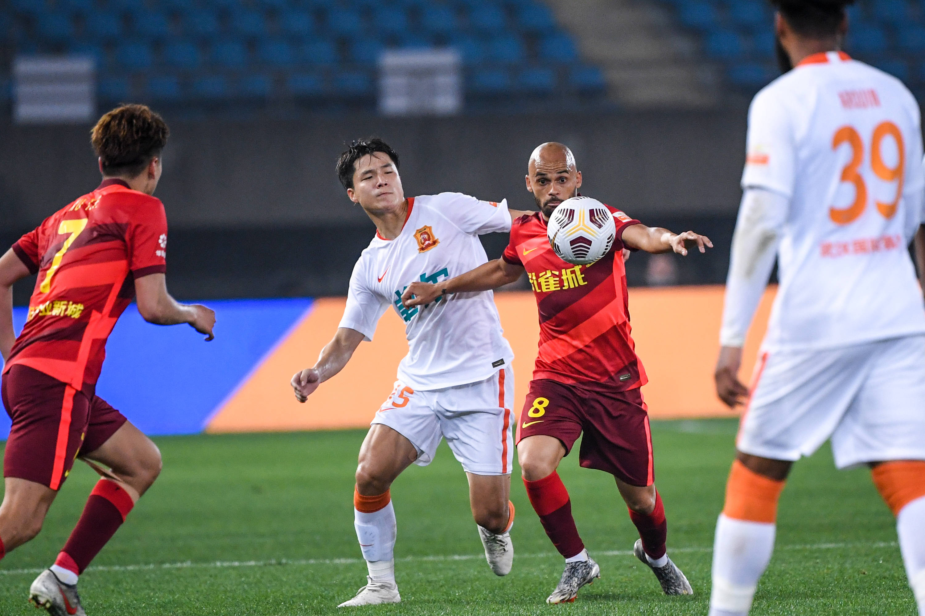 九游娱乐-广州恒大客场1-1战平武汉FC，积28分排名中超第五