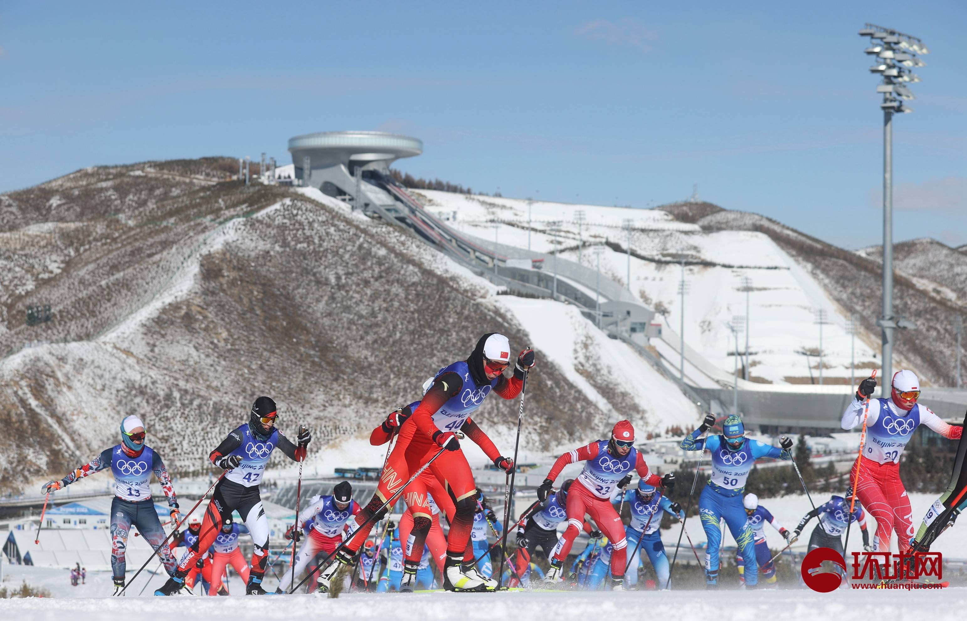 挪威越野滑雪选手在比赛中展现优势